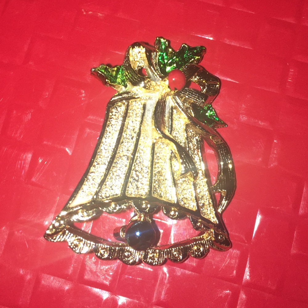 Bell brooch